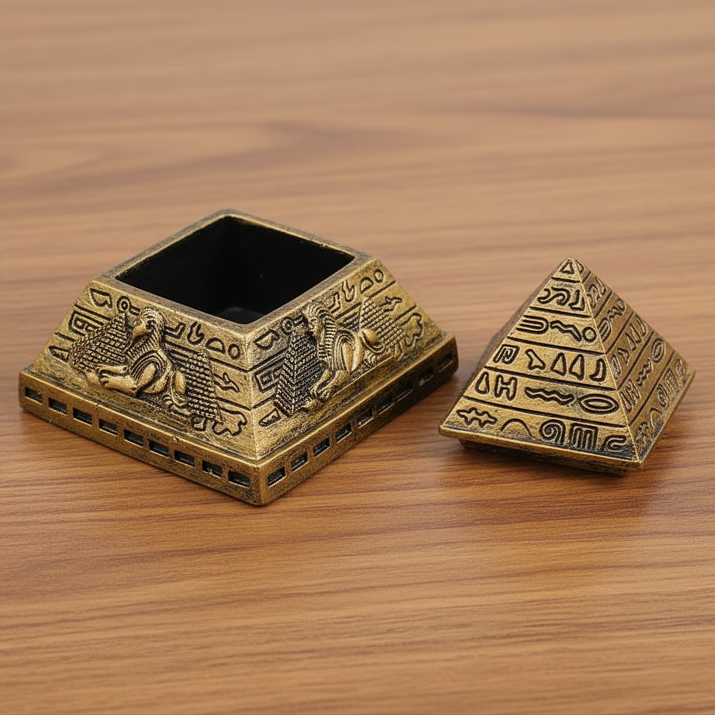 AUREBAST™ Bastet Charm – Gato Egipcio en Plata 925 con Pirámide de Resina