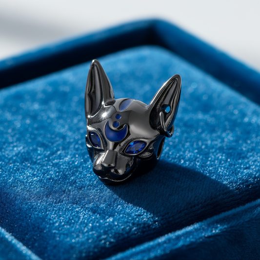 AUREBAST™ Bastet Charm – Gato Egipcio en Plata 925 con Pirámide de Resina